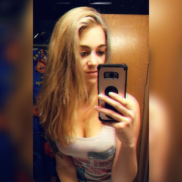 Meet your Posher, Melissa - Picture 1 of 1